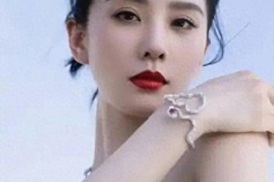 刘诗诗杨紫甜蜜互动引热议，娱乐圈真挚友情获赞
