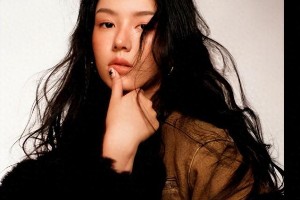 周也最新写真：西部女郎造型野性贵气