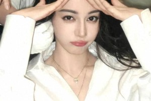 迪丽热巴颠覆营业照：自然美学的静默革命