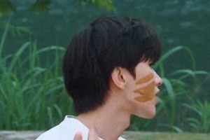 《奔跑吧》泥潭游戏：蔡徐坤帅气，杨迪搞笑