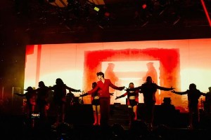 蔡徐坤新加坡演唱会状态引争议