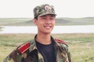 张译晒军旅旧照感恩十年军旅生涯
