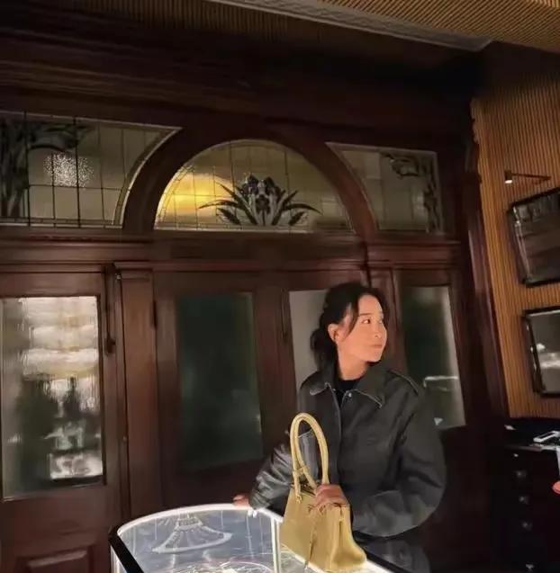 贾玲PRADA造型